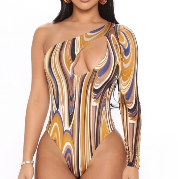 Fashion Nova - Picture 1 of 4